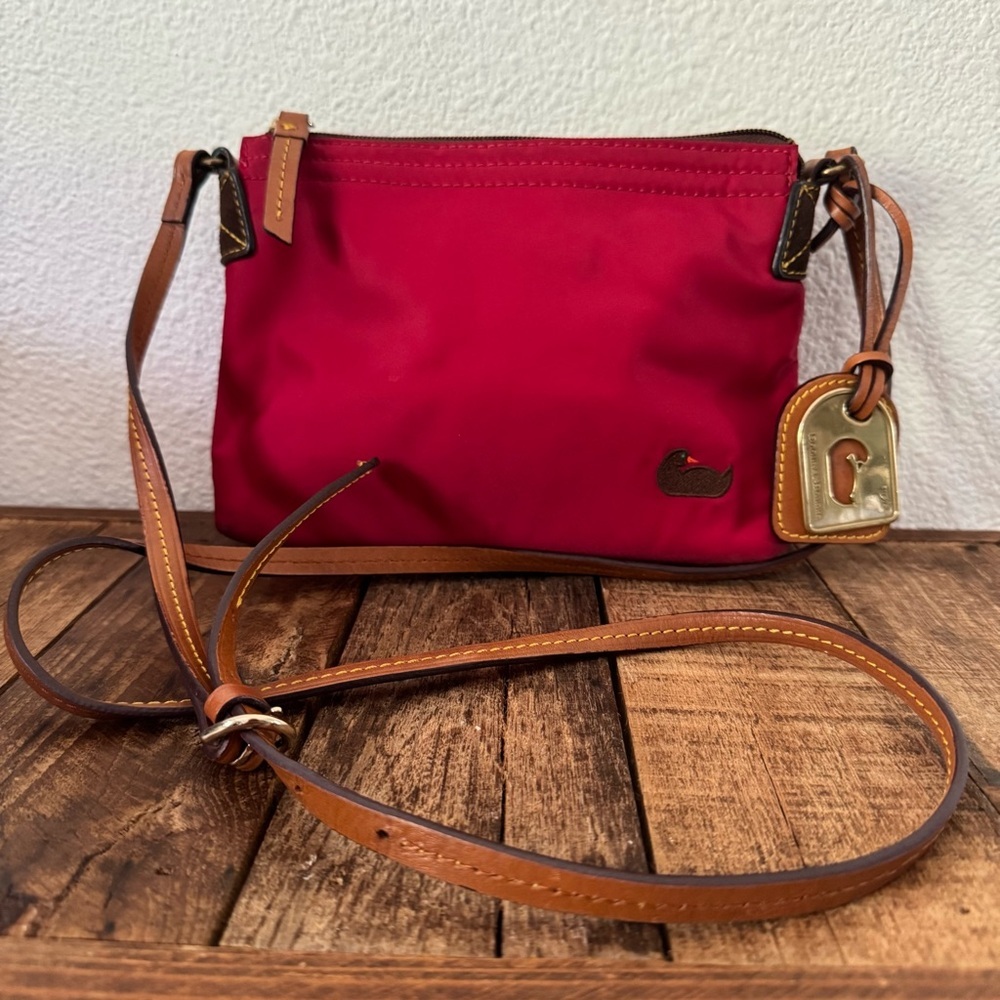 Dooney Bourke Red Nylon Leather Crossbody Bag Timeless Old Money Designer - Picture 5 of 16
